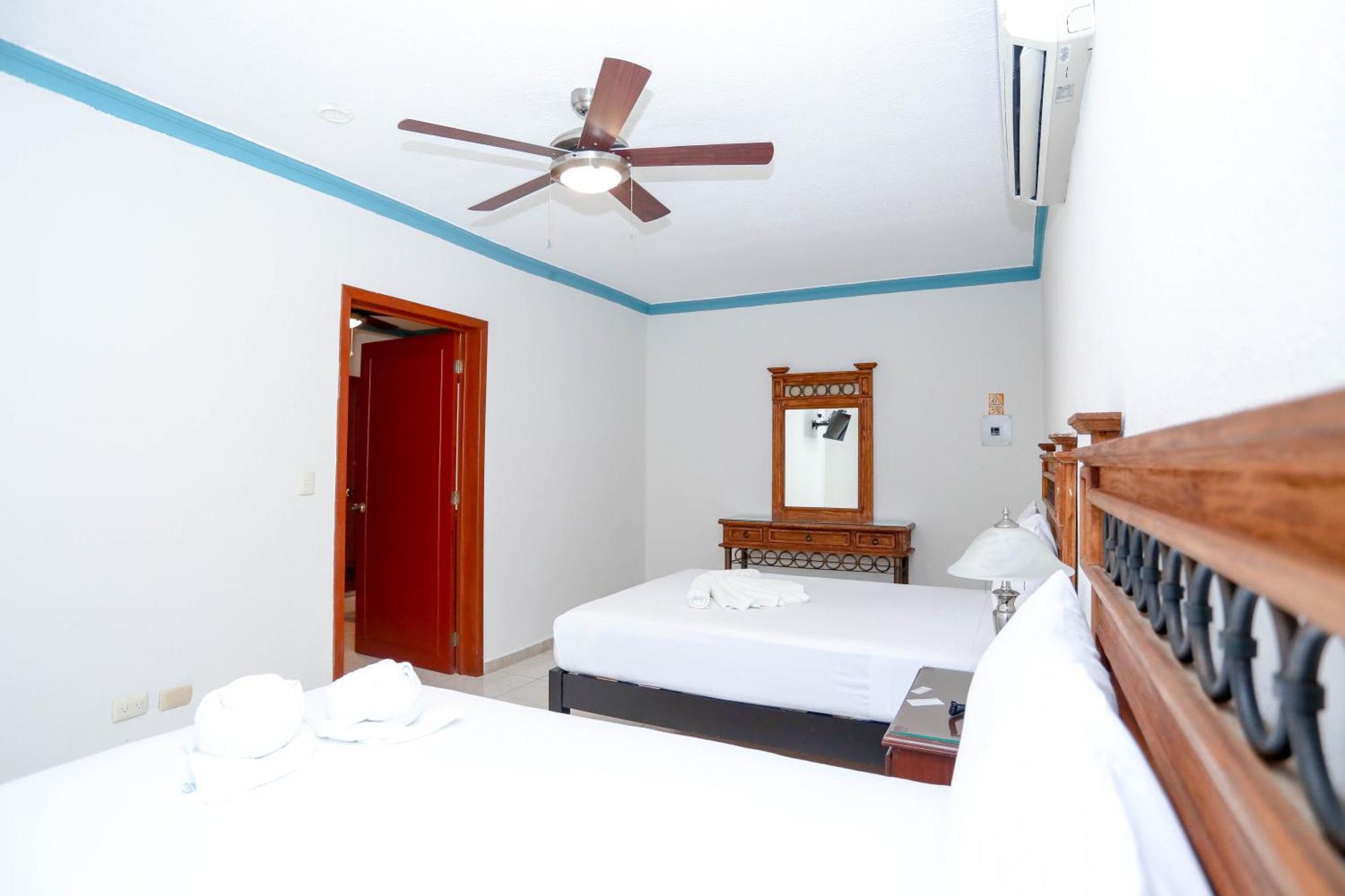 Hotel Avenida Cancun Exterior photo
