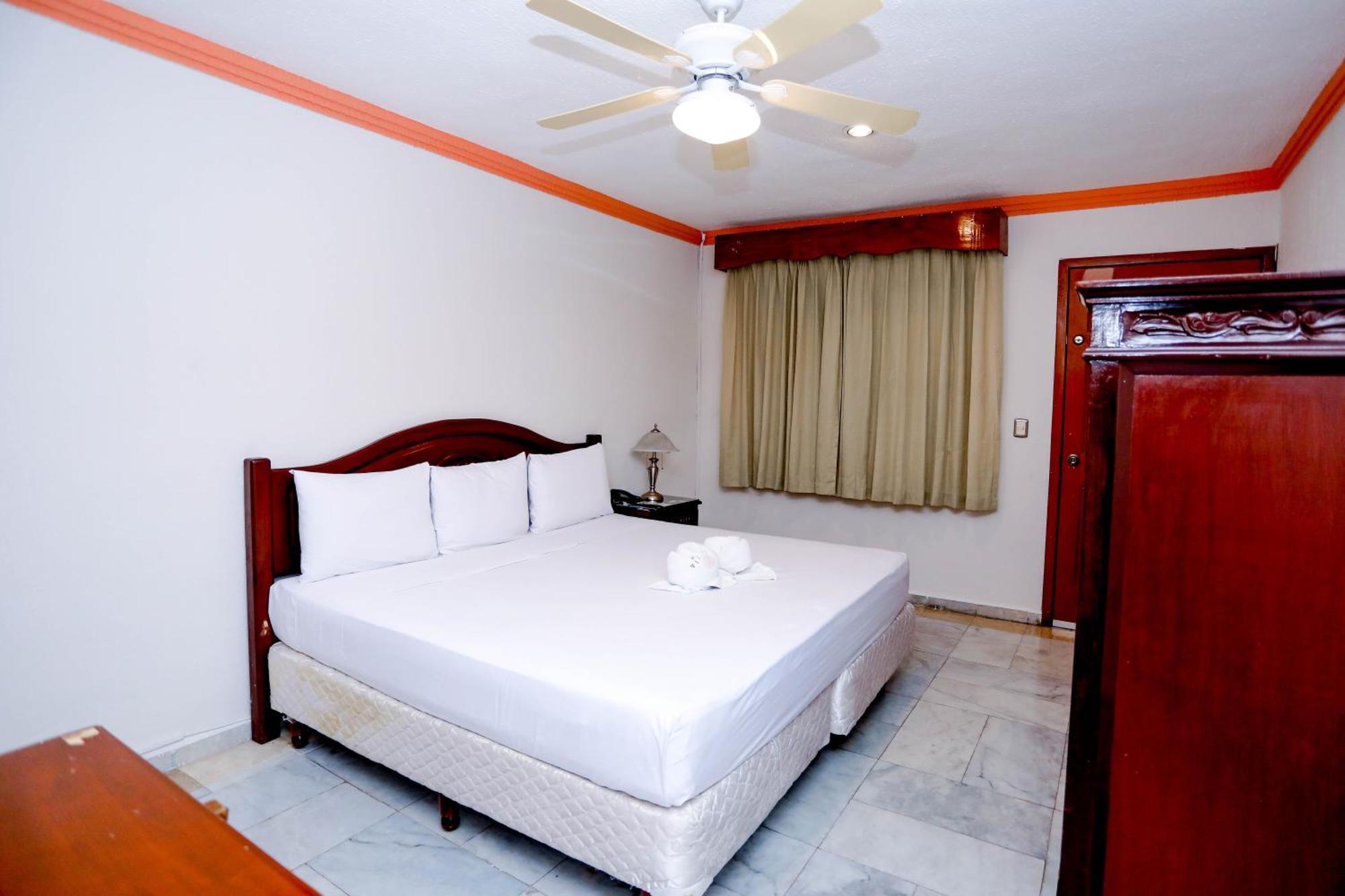 Hotel Avenida Cancun Exterior photo